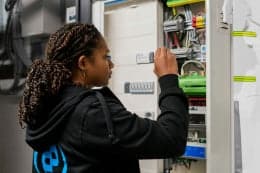 Zij-instromer aan het werk