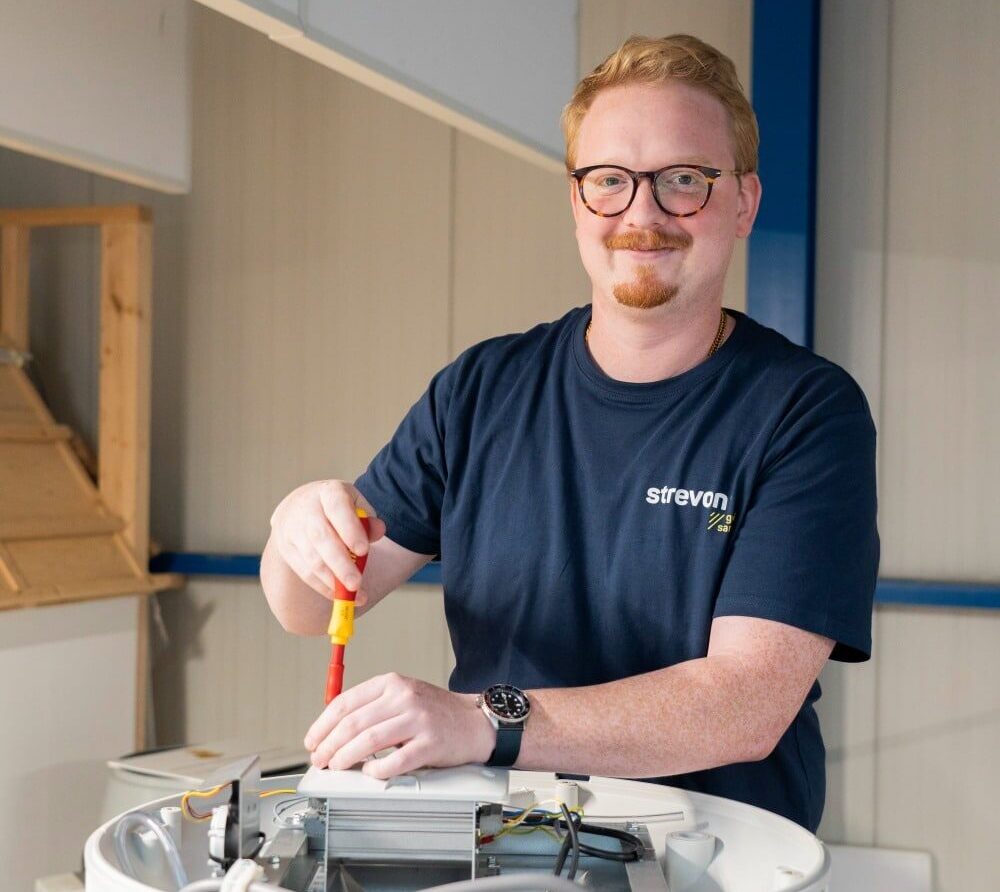 opleiding cv-installateur: monteur aan het werk