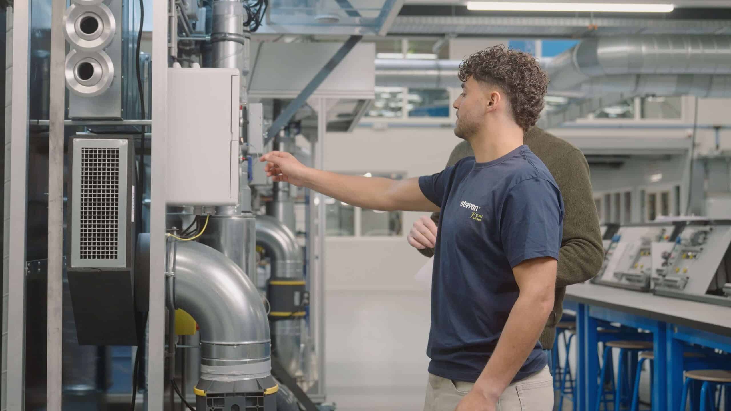 Wat is het verschil tussen een ervaren gedetacheerde monteur en een zij-instromer via Strevon?